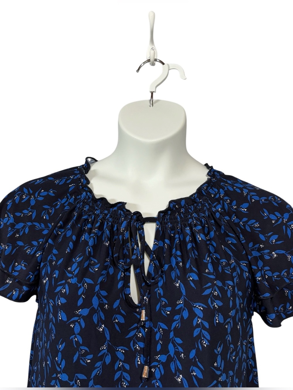 Lily Morgan, Navy Blue Leaf Print Ruffle Sleeve Stretch Blouse Tie Neck, Large - Picture 5 of 9